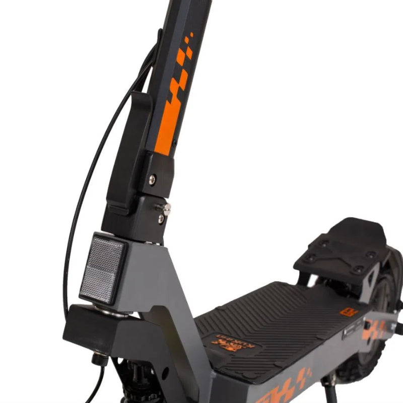 Spacious Pedal: 460mm x 185mm pedal provides secure and comfortable foot placement.